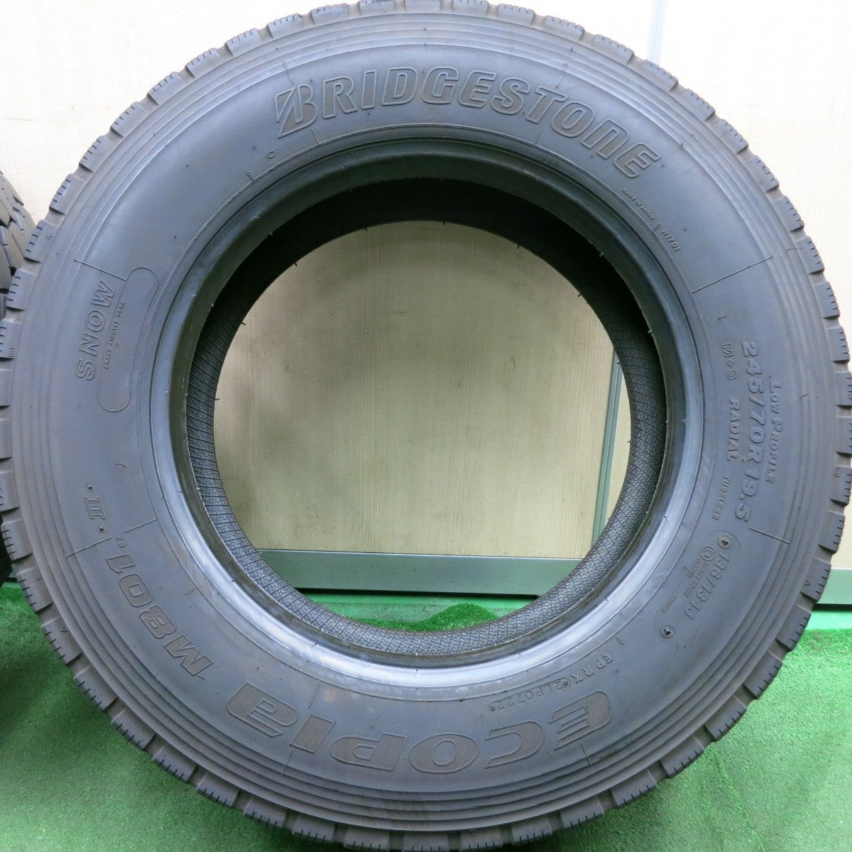 *送料無料* バリ溝！22年！9.5分★トラック タイヤ 245/70R19.5 136/134J ブリヂストン エコピア M801Ⅱ ミックス オールシーズン 19.5インチ★4071007HAノタ
