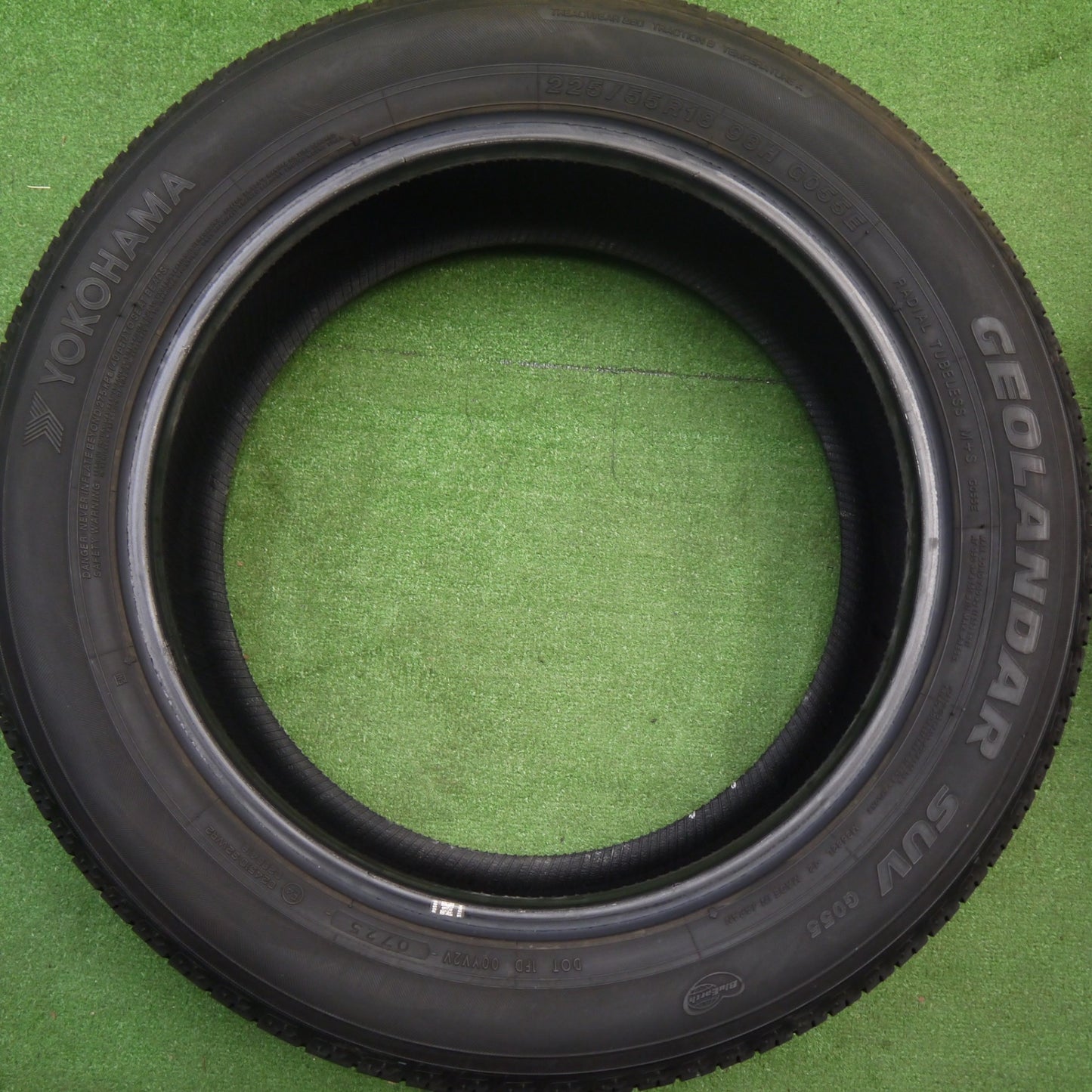 バリ溝！25年！9.5分★225/55R18 ヨコハマ ジオランダー SUV G055 E タイヤ 18インチ デリカ D:5 シャモニー アウトランダー ZR-V 等★5122605Hノタ