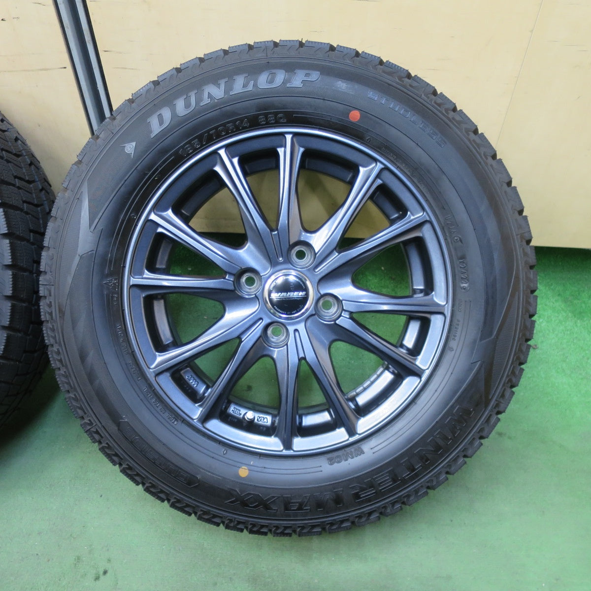 バリ溝！22年！キレイ！ほぼ10分★スタッドレス 185/70R14 ダンロップ ウインターマックス WM02 WAREN ヴァーレン 14インチ PCD100/4H★5112808TTス