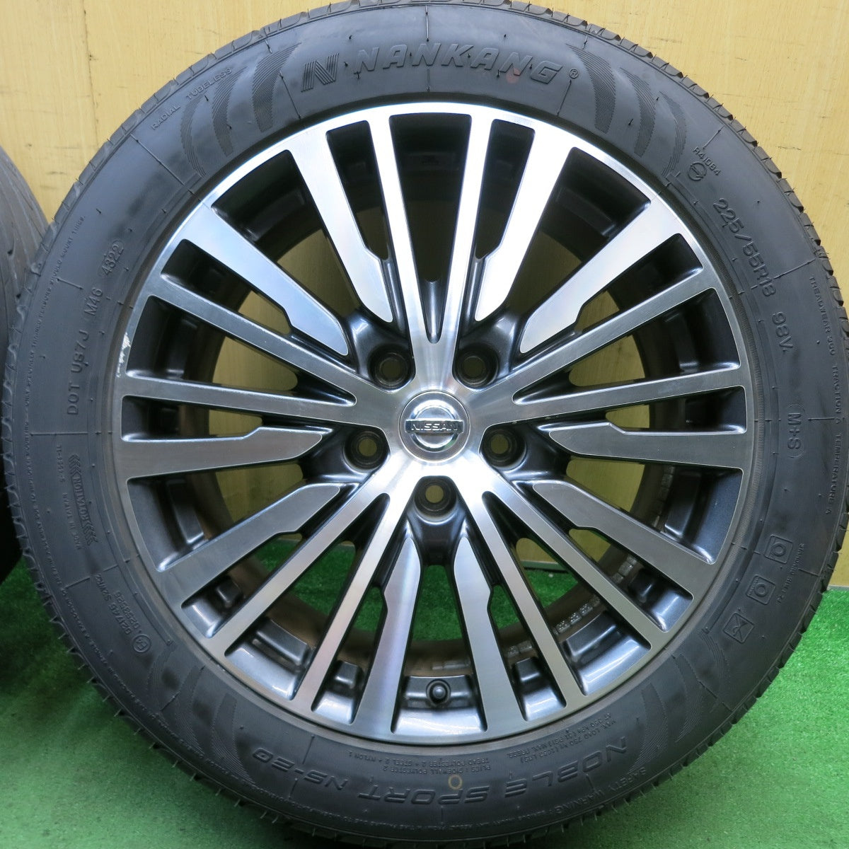 バリ溝！22年！キレイ！9分★日産 E52 エルグランド 純正 225/55R18 ナンカン NOBLE SPORT NS-20 18インチ PCD114.3/5H★5072601HAノ