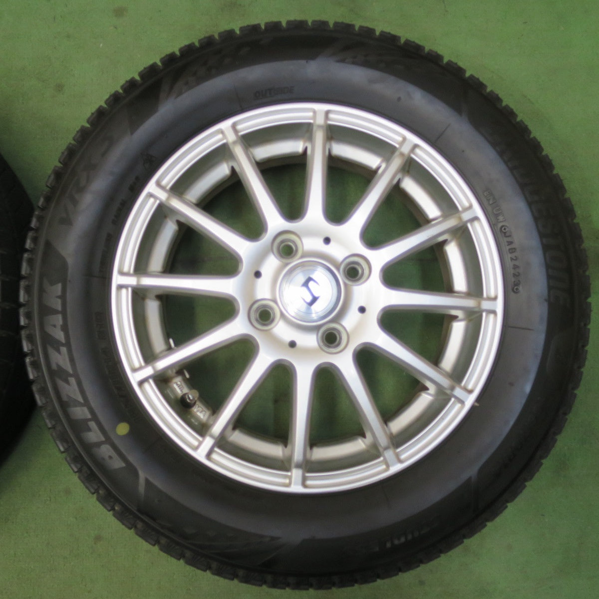 バリ溝！23年！9.5分以上★スタッドレス 165/70R14 ブリヂストン ブリザック VRX3 社外 アルミ 14インチ ソリオ ハスラー 等 PCD100/4H★6022113イス