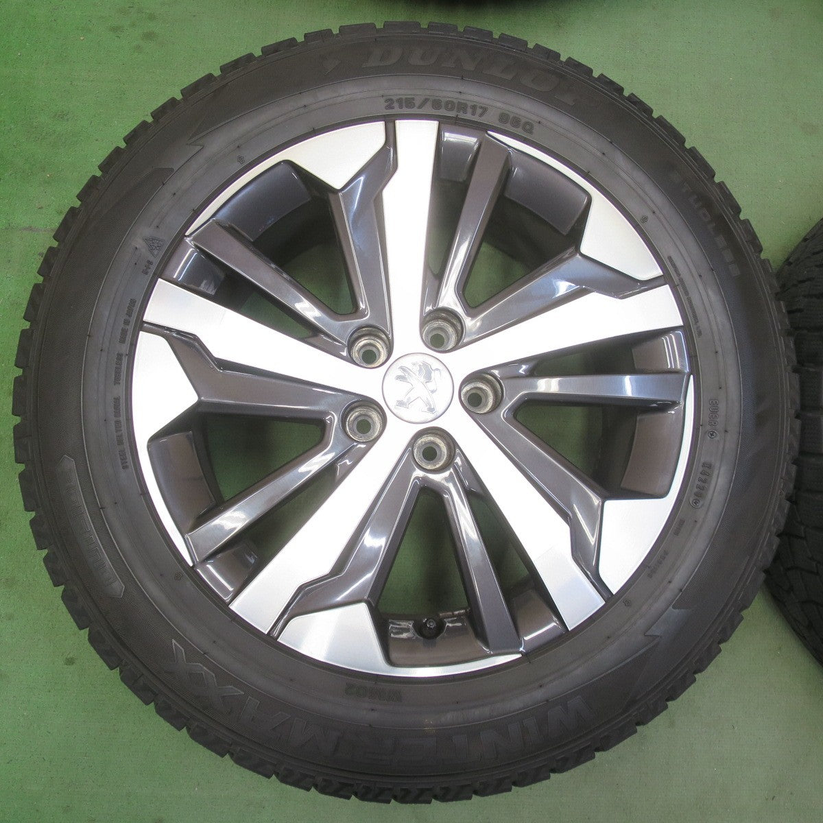 バリ溝！キレイ！9.5分★プジョー リフター GT 純正 215/60R17 スタッドレス ダンロップ ウインターマックス WM02 17インチ PCD108/5H★6040802イス
