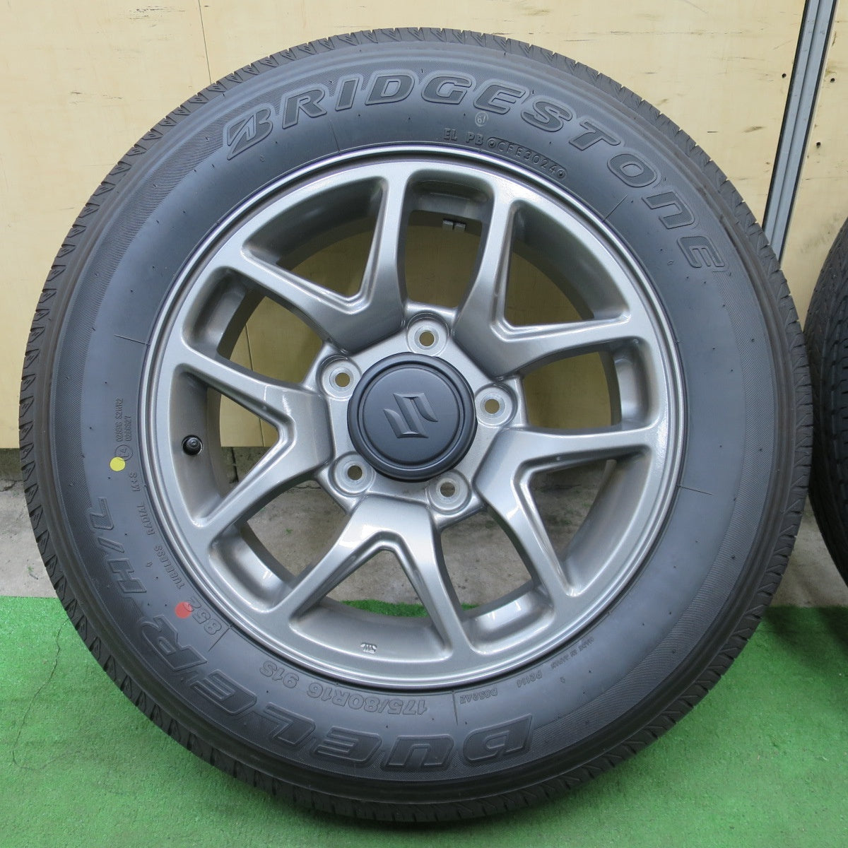 新車外し！24年★スズキ JB64W ジムニー 純正 175/80R16 ブリヂストン デューラー H/L 852 DUELER 16インチ PCD139.7/5H★6040301NGノ