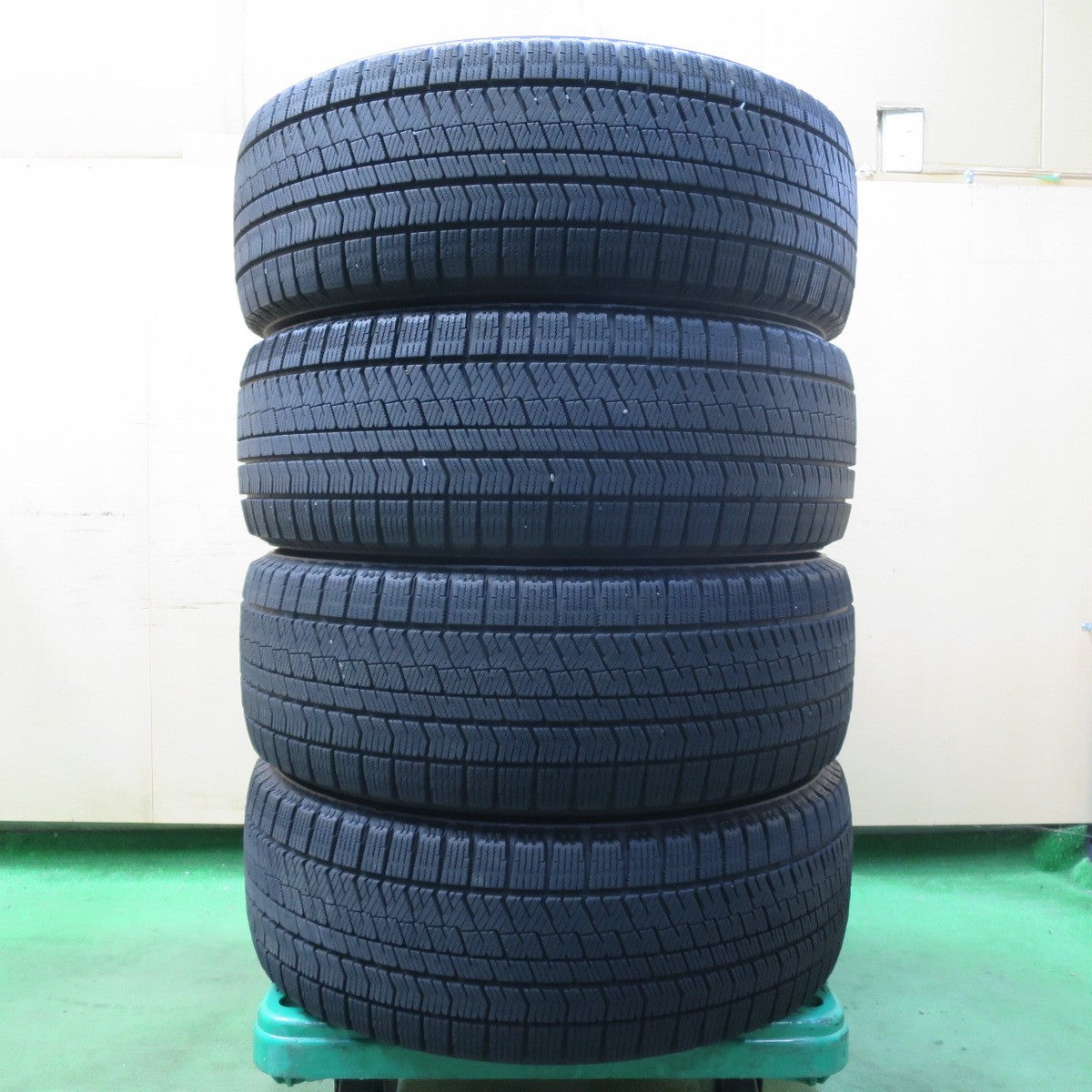 バリ溝！9.5分★スタッドレス 225/50R18 ブリヂストン ブリザック VRX2 VENERDi COSMIC ヴェネルディ コスミック 18インチ PCD114.3/5H★5062207イス