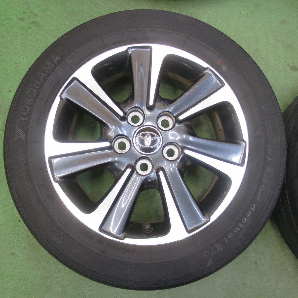 キレイ★トヨタ 80系 ノア ヴォクシー 純正 205/60R16 ヨコハマ dB デシベル E70 E70A 16インチ PCD114.3/5H★6031409イノ
