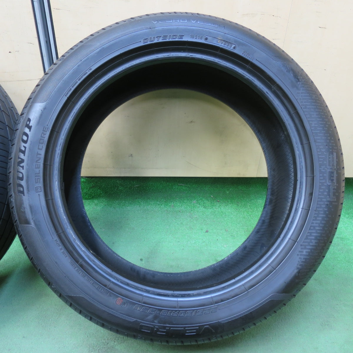 バリ溝！22年！9.5分★225/50R18 ダンロップ VEURO VE304 タイヤ 18インチ C-HR カローラ クロス ヴェゼル オデッセイ 等★5112210イノタ