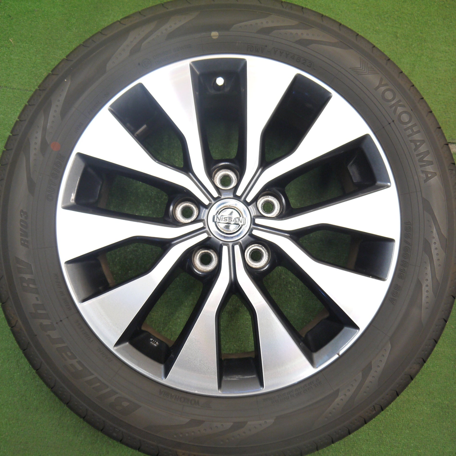 日産「セレナ」C27 タイヤ交換 195/60R16 | 店舗おススメ情報