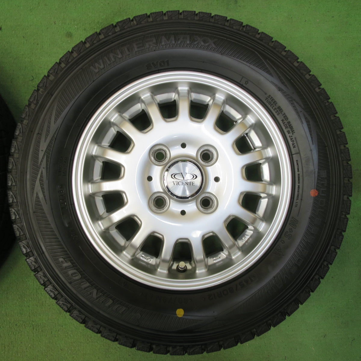 バリ溝！キレイ！9.5分★スタッドレス 145/80R12 80/78N ダンロップ ウインターマックス SV01 VICENTE-04 CA ヴィセンテ 12インチ PCD100/4H★5060902イス