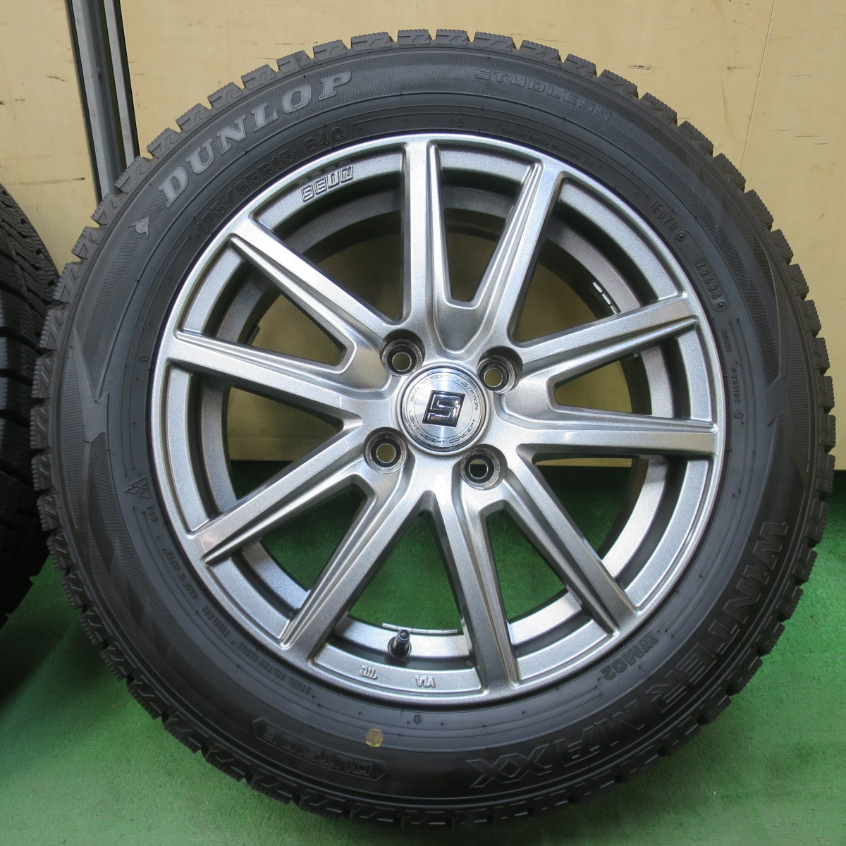 バリ溝！24年！キレイ！ほぼ10分★スタッドレス 175/65R15 ダンロップ ウインターマックス WM02 SEIN SS ザイン 15インチ PCD100/4H★6033104イス