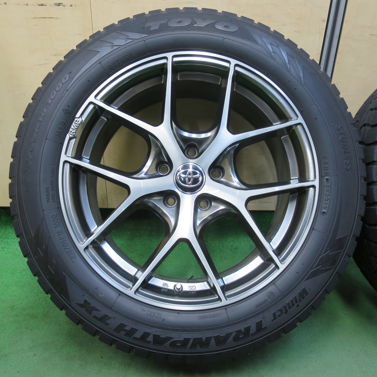 バリ溝！22年！8.5分★RMP 025F MID 225/60R18 スタッドレス トーヨー ウインター トランパス TX ピレリ アイスゼロ アシンメトリコ 18インチ PCD114.3/5H★5100903イス