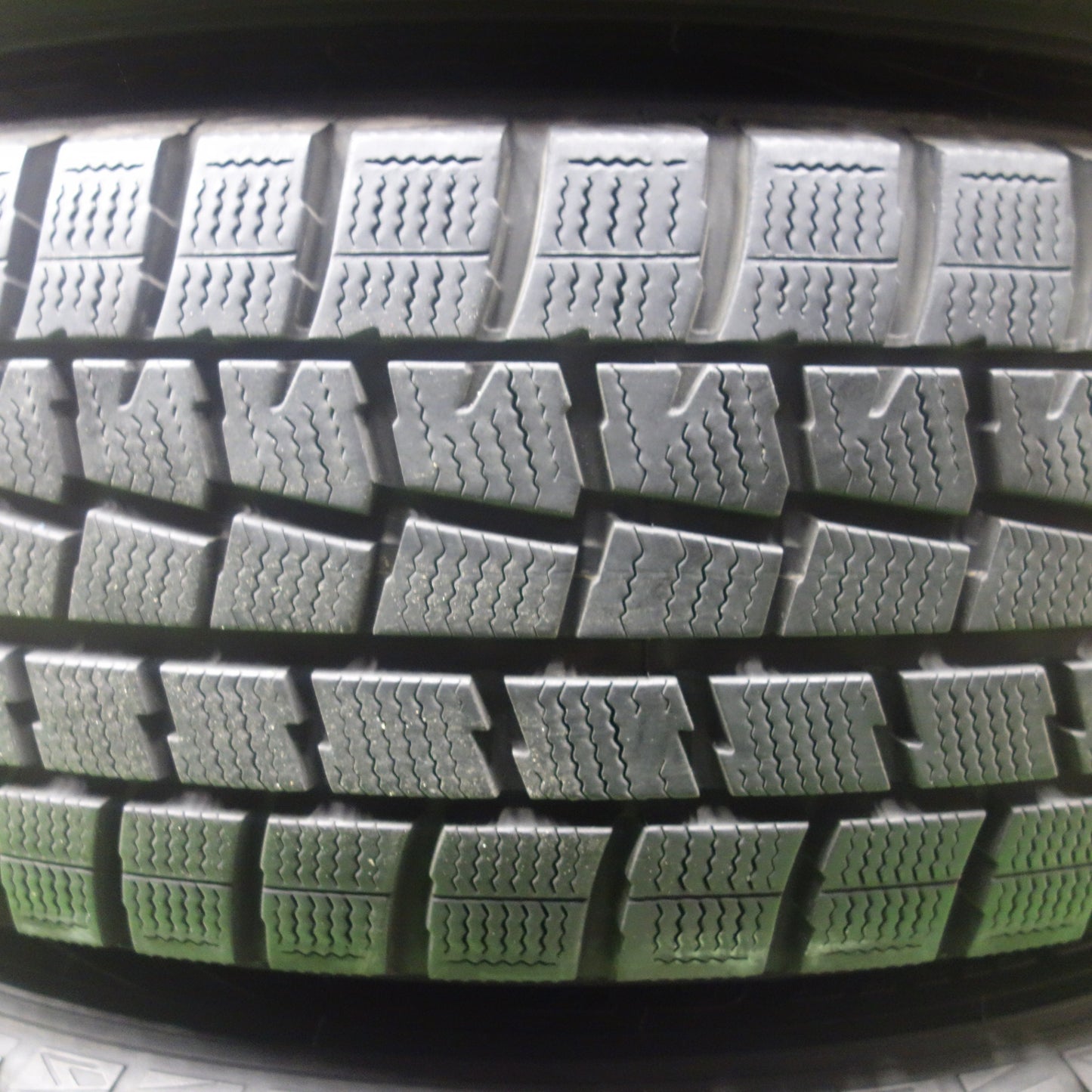 バリ溝！キレイ！9.5分★スタッドレス 205/60R16 ダンロップ ウインターマックス WM01 VELVA ヴェルヴァ 16インチ PCD114.3/5H★6011201KTス