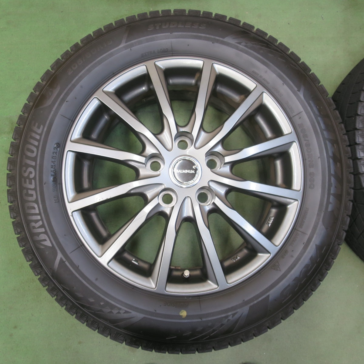 バリ溝！22年！キレイ！9.5分◎スタッドレス 205/60R16 ブリヂストン ブリザック VRX3 BALMINUM AR12 バルミナ 16インチ PCD114.3/5H◎6062406イス