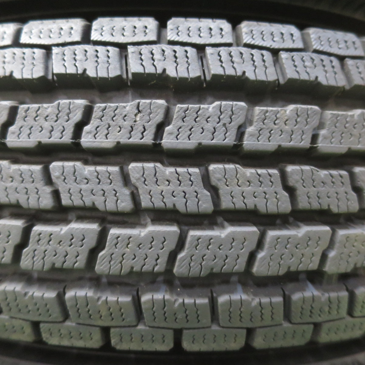 バリ溝！24年！キレイ！9.5分以上★スタッドレス 145/80R12 80/78N ヨコハマ アイスガード iG91 スチール ホイール 12インチ PCD100/4H★6041401イス