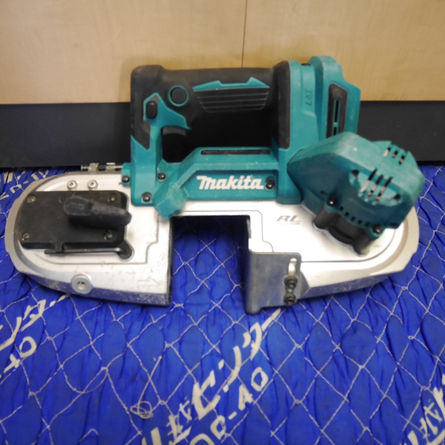 [送料無料] ☆マキタ 充電式 ポータブル バンドソー PB183D 電動 工具 切断機 makita コードレス 本体のみ☆