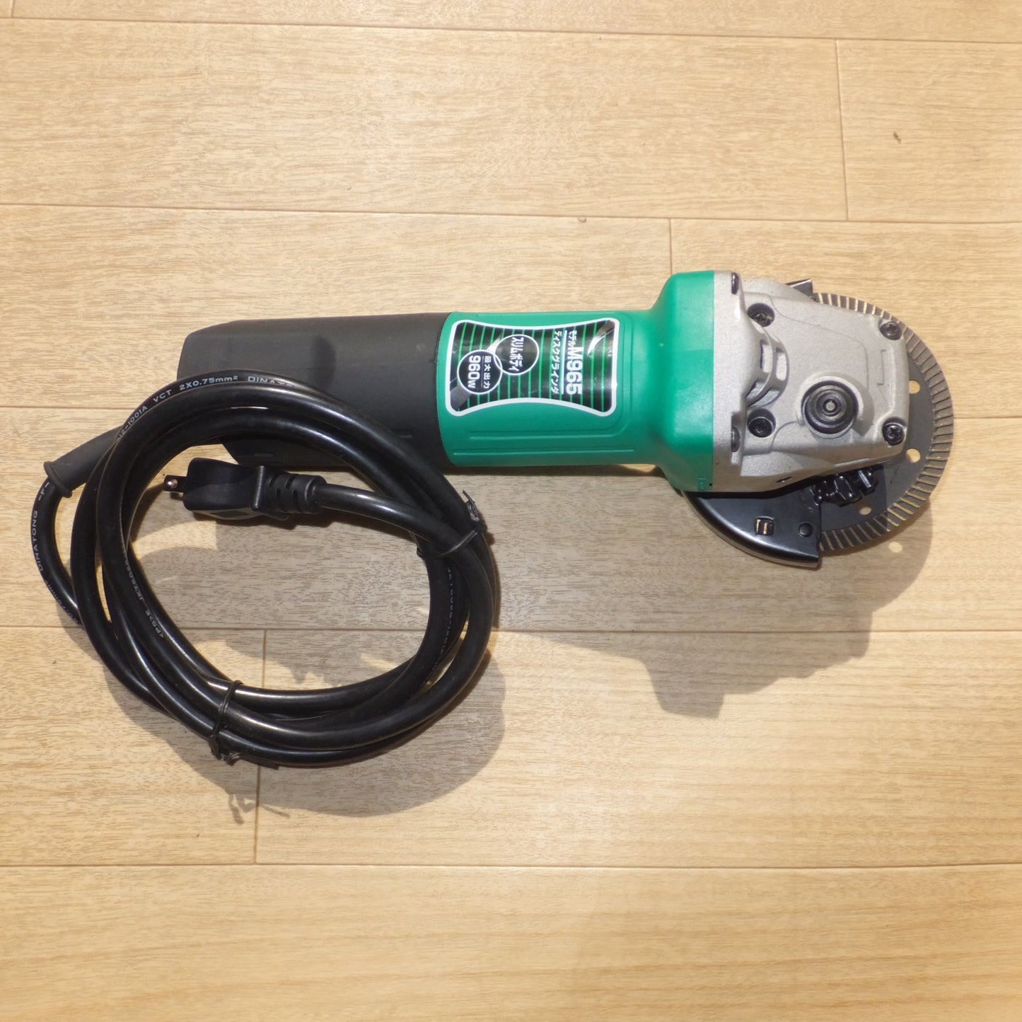 [送料無料] キレイ★マキタ makita 100mm ディスクグラインダ M965　100V～ 7.4A 50-60Hz 720W★