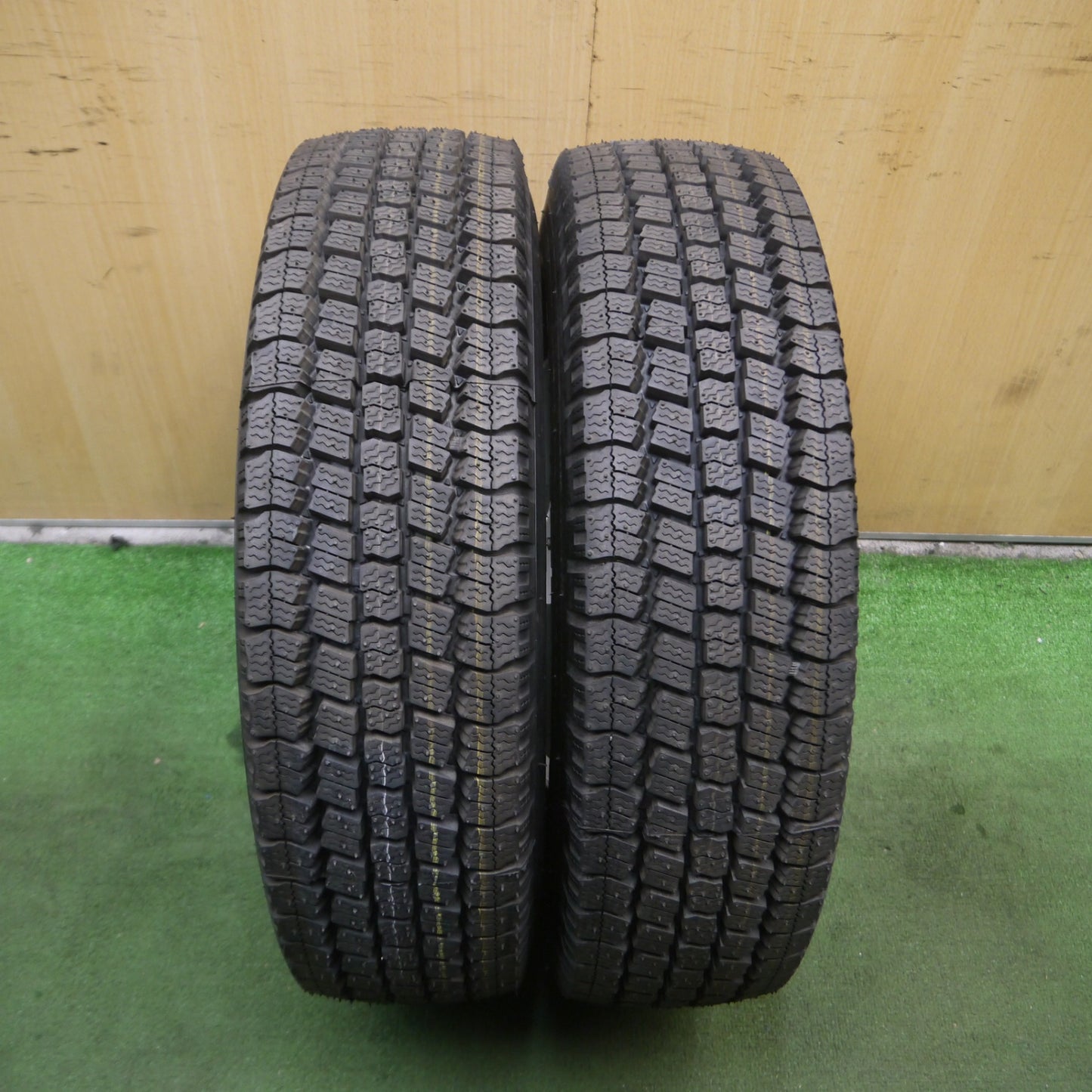 *送料無料* 未使用！20年★トラック タイヤ 195/75R15 109/107N スタッドレス トーヨー デルベックス M934 スチール ホイール 116.5-8 PCD203.2/5H★4073109Hス