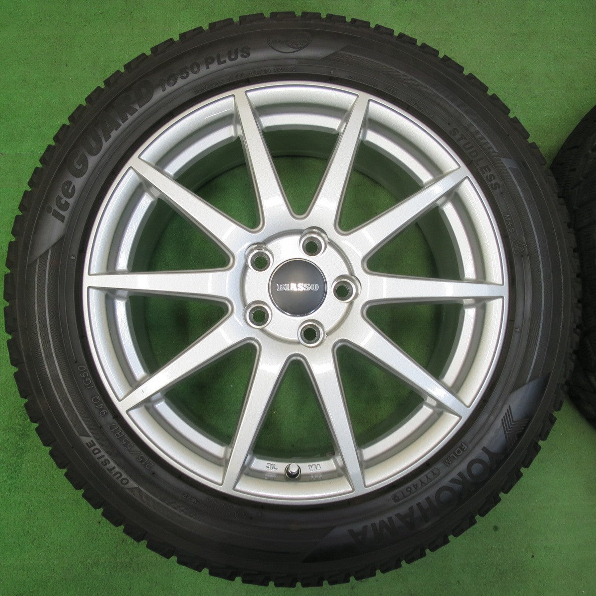 [送料無料] バリ溝！8分★ボルボ 等 BIASSO 215/55R17 スタッドレス ヨコハマ アイスガード iG50 プラス ビアッソ 17インチ PCD108/5H★4120311イス