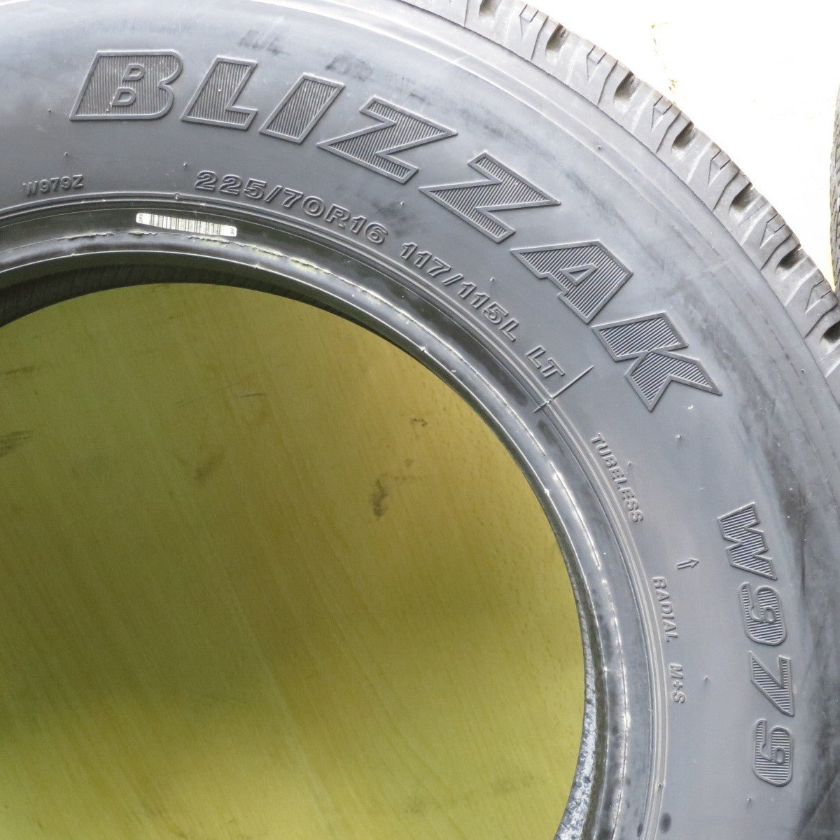 バリ溝！22年！9分！2本★トラック タイヤ 225/70R16 117/115L スタッドレス ブリヂストン ブリザック W979 タイヤ 16インチ★5061902NJスタ