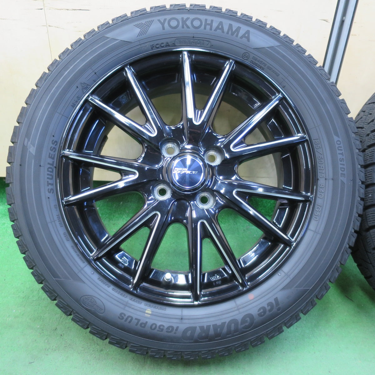 バリ溝！キレイ！9分★スタッドレス 185/60R15 ヨコハマ アイスガード iG50 プラス RiZLEY ZEFICE ライツレー 15インチ PCD100/4H★5051307イス