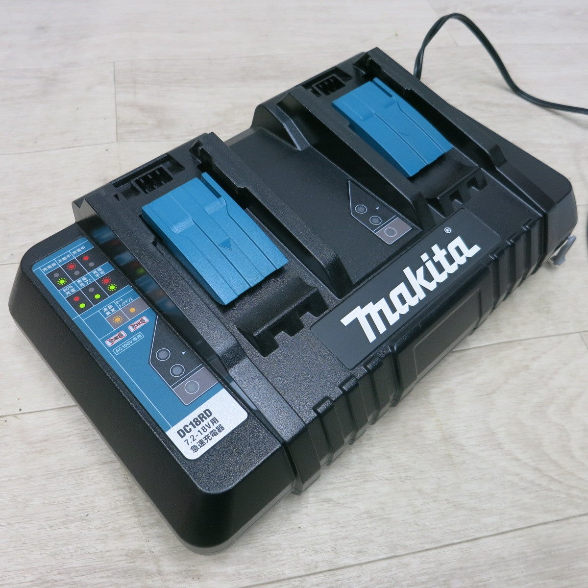 [送料無料] 美品!3点まとめ売り◆マキタ 7.2-18V用 急速 充電器 DC18RD / Li-ion リチウム イオン バッテリー 雪マーク BL1860B 2個 電動 工具◆