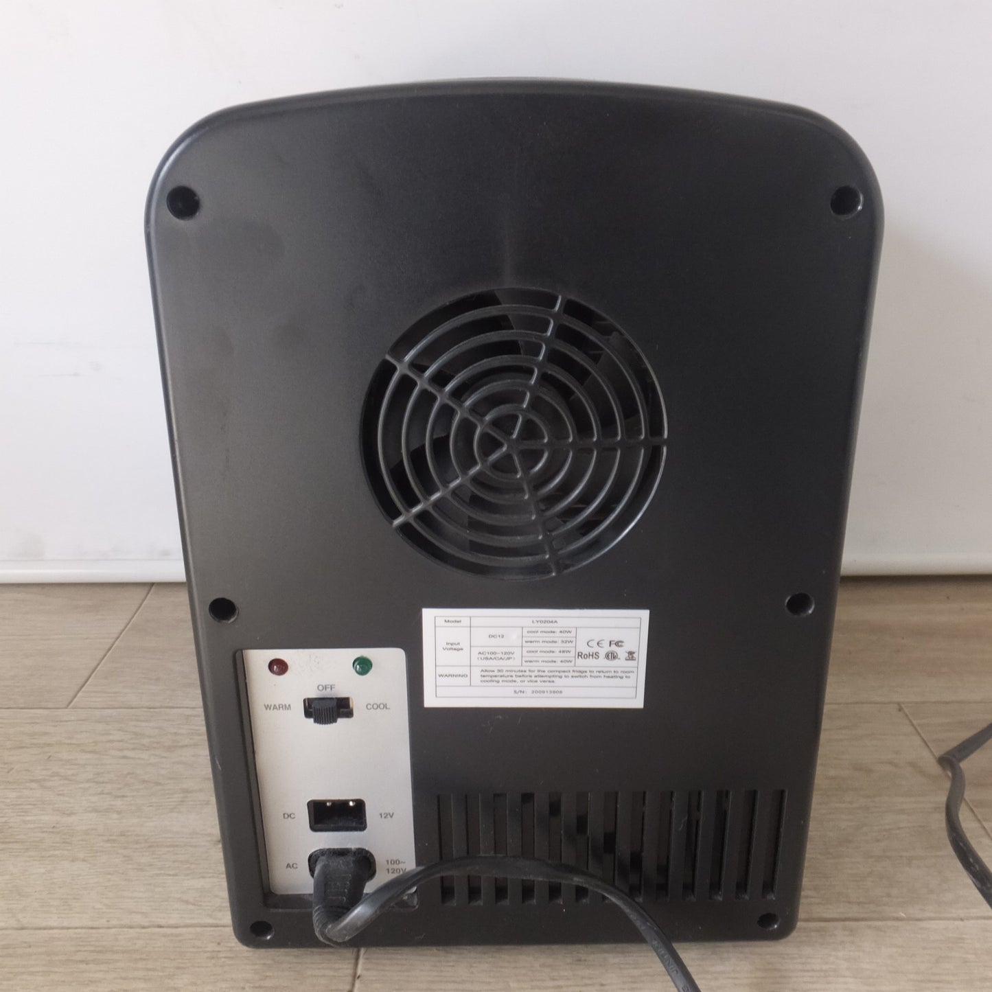 [送料無料] ★AstroAI ミニ冷蔵庫 ポータブル冷温庫 LY0204A 4L　DC12 AC100-120V★