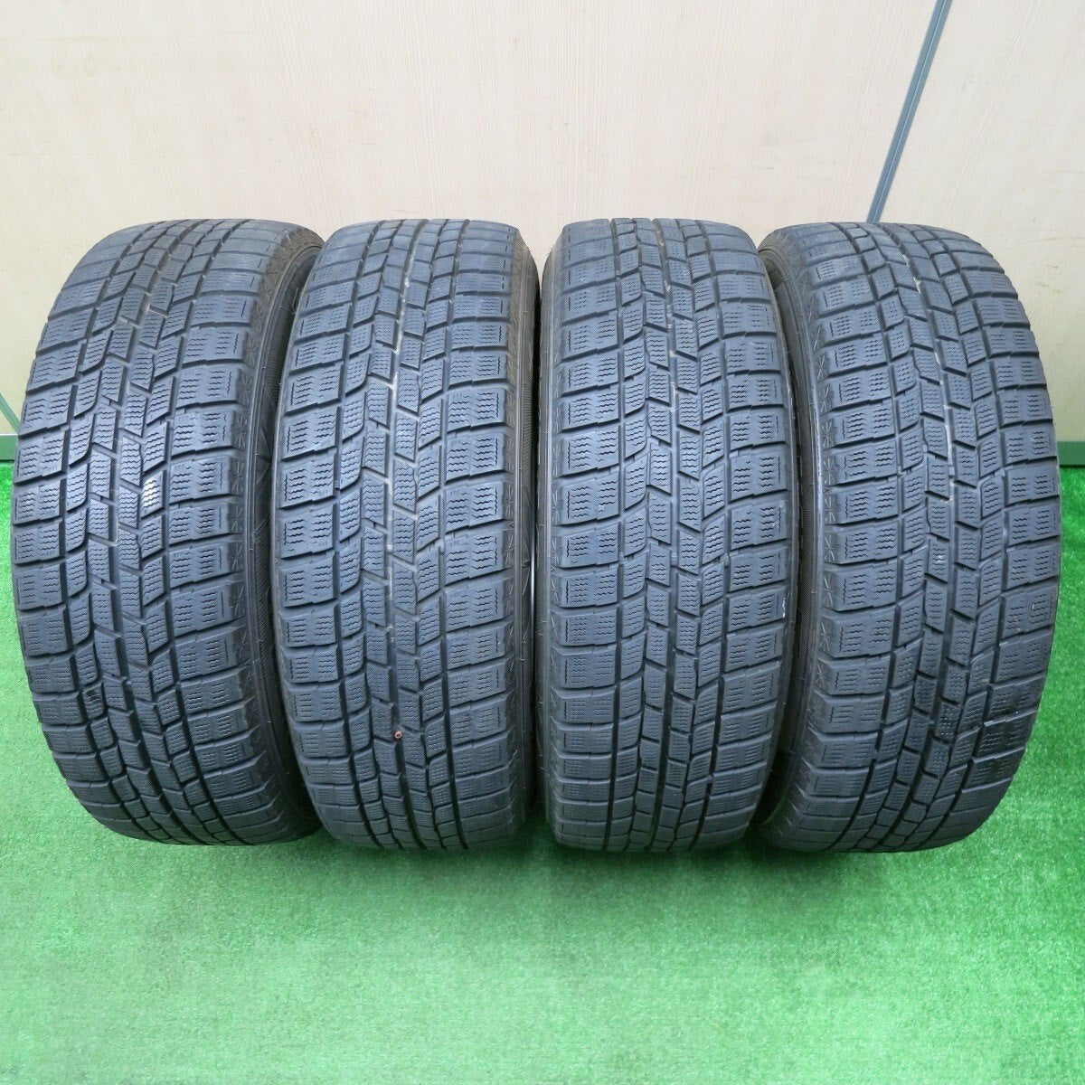 キレイ★スタッドレス 215/60R17 グッドイヤー アイスナビ6 LAUFBAHN 17インチ PCD114.3/5H★4121304NJス