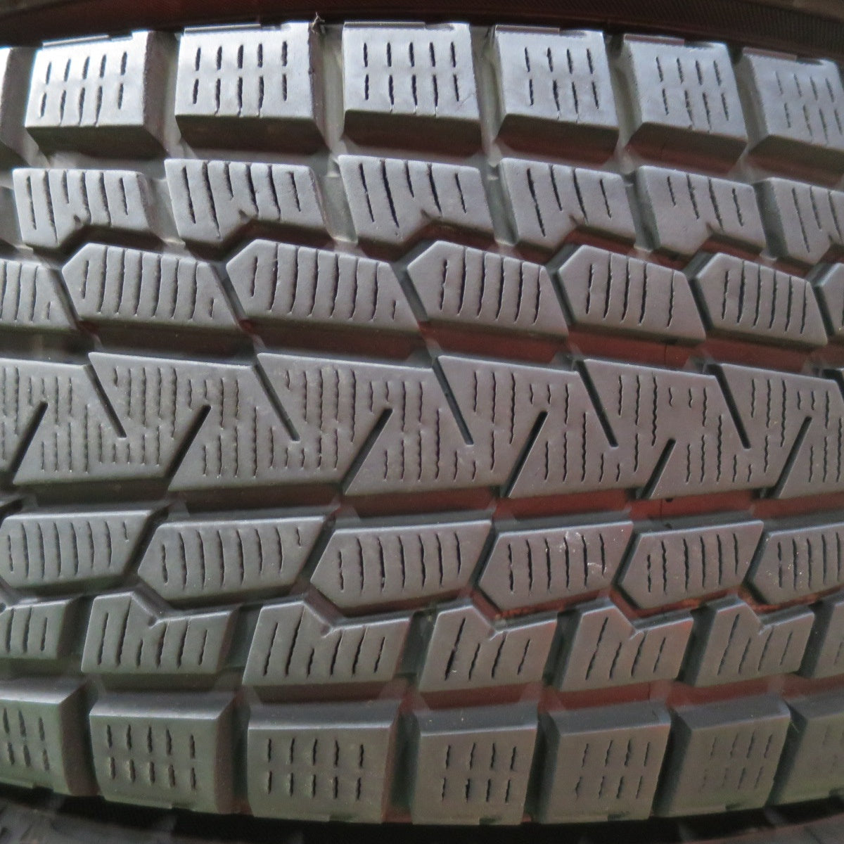[送料無料] バリ溝！8.5分★スタッドレス 215/70R16 ヨコハマ アイスガード G075 タイヤ 16インチ エクストレイル デリカ D:5 等★5010816イスタ