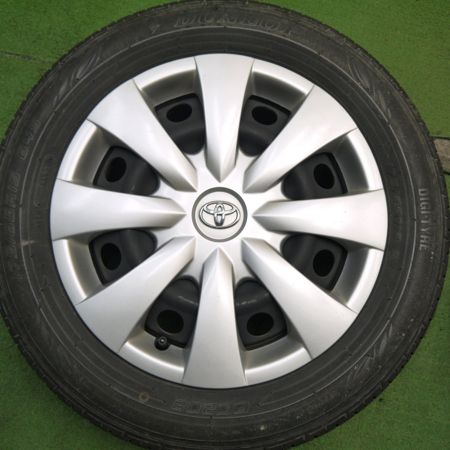 バリ溝！21年！8.5分★トヨタ カローラ アクシオ 純正 スチール 175/65R15 ダンロップ EC202 15インチ PCD100/4H★5052101Hノ