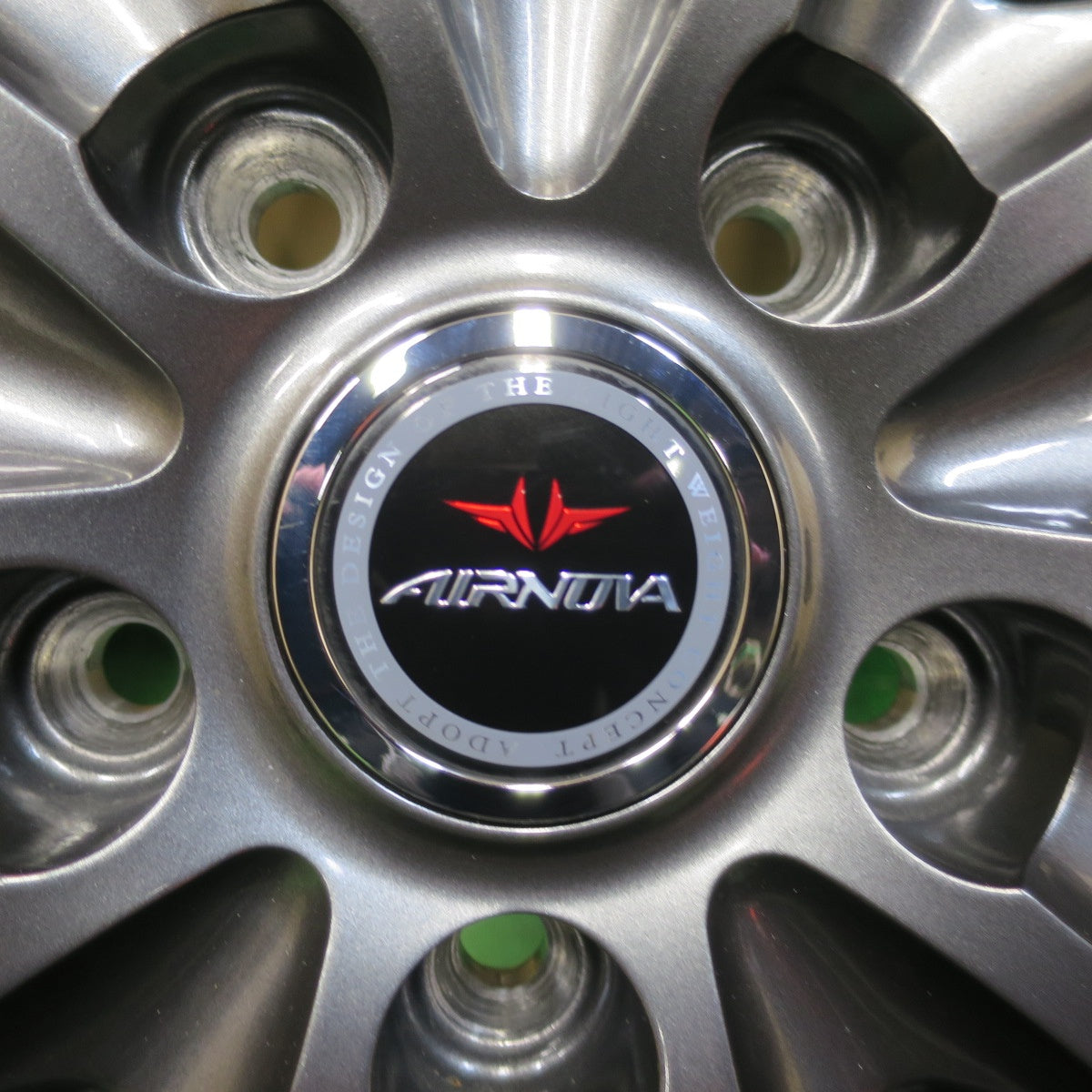 バリ溝！24年！キレイ！ほぼ10分★スタッドレス 225/60R17 ダンロップ ウインターマックス SJ8+ AIRNOVA SB10 エアノヴァ 17インチ PCD114.3/5H★5112401イス