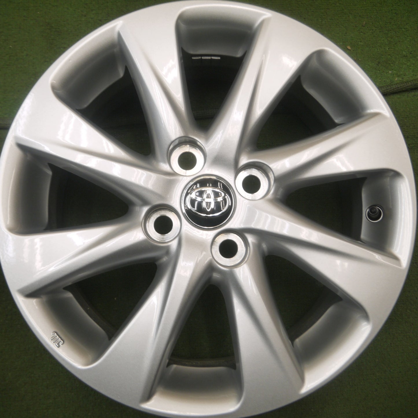 *送料無料* 新車外し★トヨタ アクア Z 純正 ホイール 15インチ 15×6J PCD100/4H★4052706Hホ