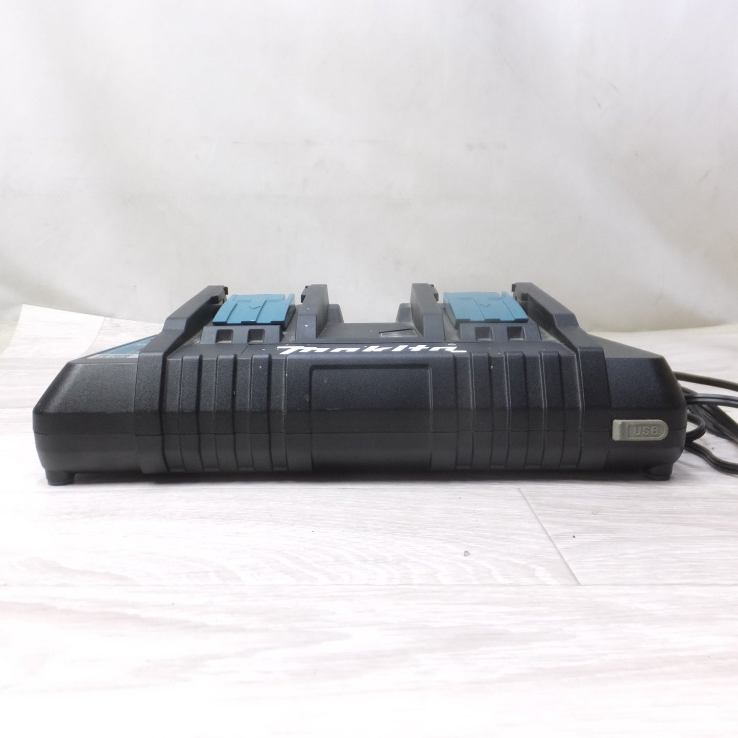 [送料無料] ◆マキタ 2口 急速 充電器 DC18RD 7.2～18V 電動工具◆