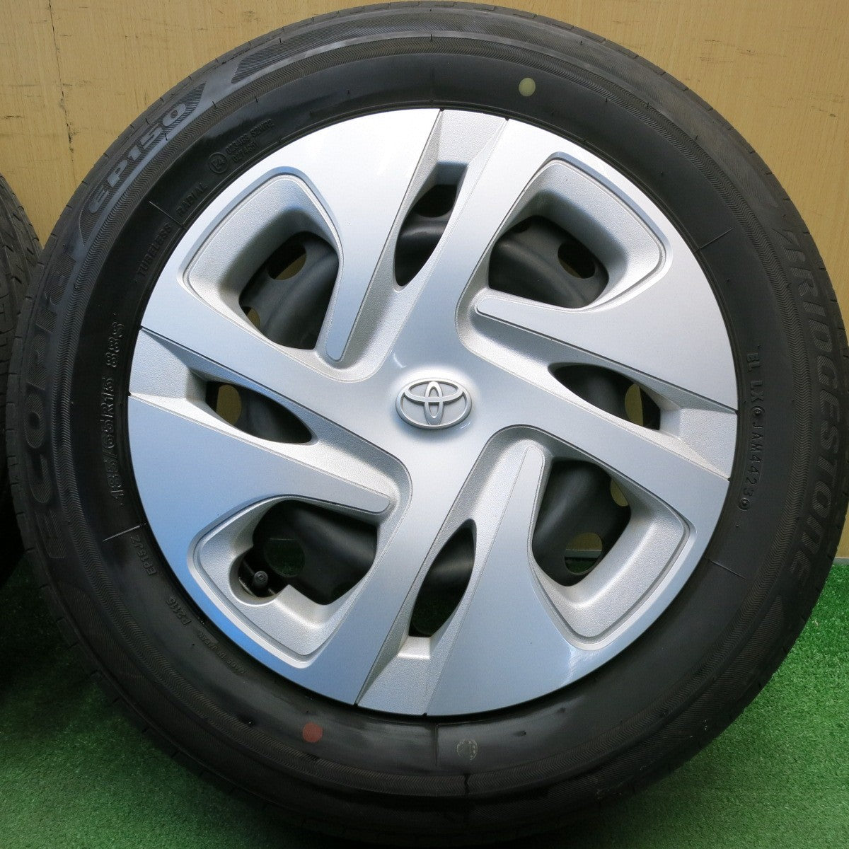 4本価格！23年★トヨタ アクア 純正 スチール 185/65R15 ブリヂストン エコピア EP150 15インチ PCD100/4H★6040506HAノ