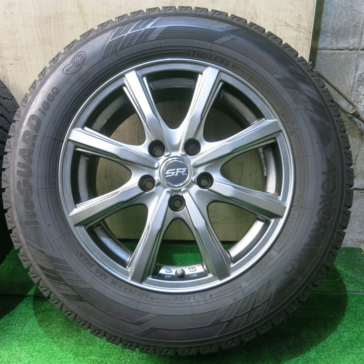 バリ溝！キレイ！9分★スタッドレス 215/65R16 ヨコハマ アイスガード iG60 STRANGER ストレンジャー 16インチ PCD114.3/5H★5051604NJス