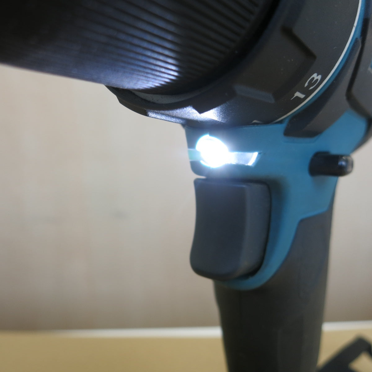 [送料無料] バッテリー2個！キレイ◆マキタ 充電式 ドライバ ドリル DF480D RTX 電動 工具 18V 防滴 防塵 防じん Makita◆