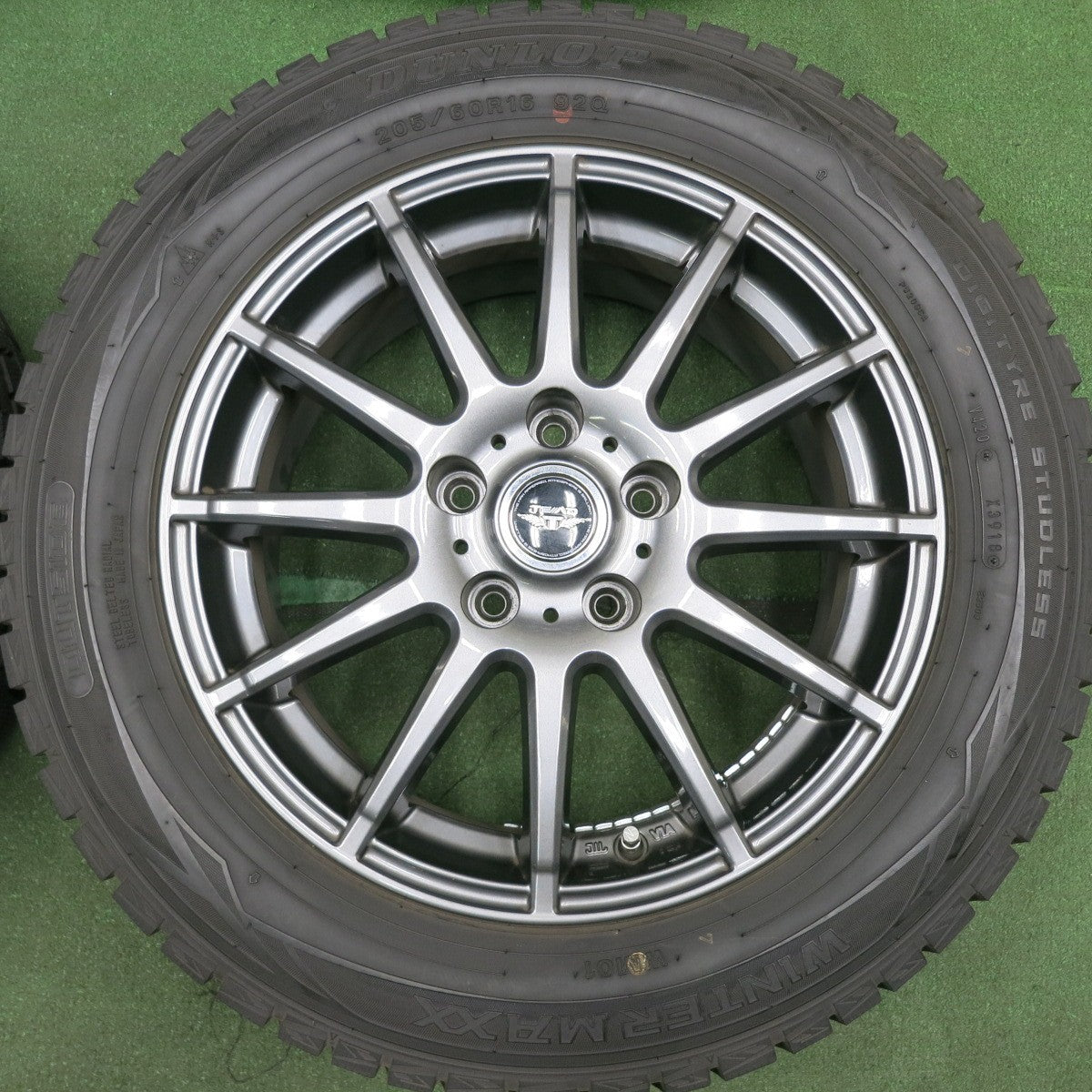*送料無料* バリ溝！キレイ！9.5分★スタッドレス 205/60R16 ダンロップ ウインターマックス WM01 TEAD テッド 16インチ PCD114.3/5J★4051506HAス