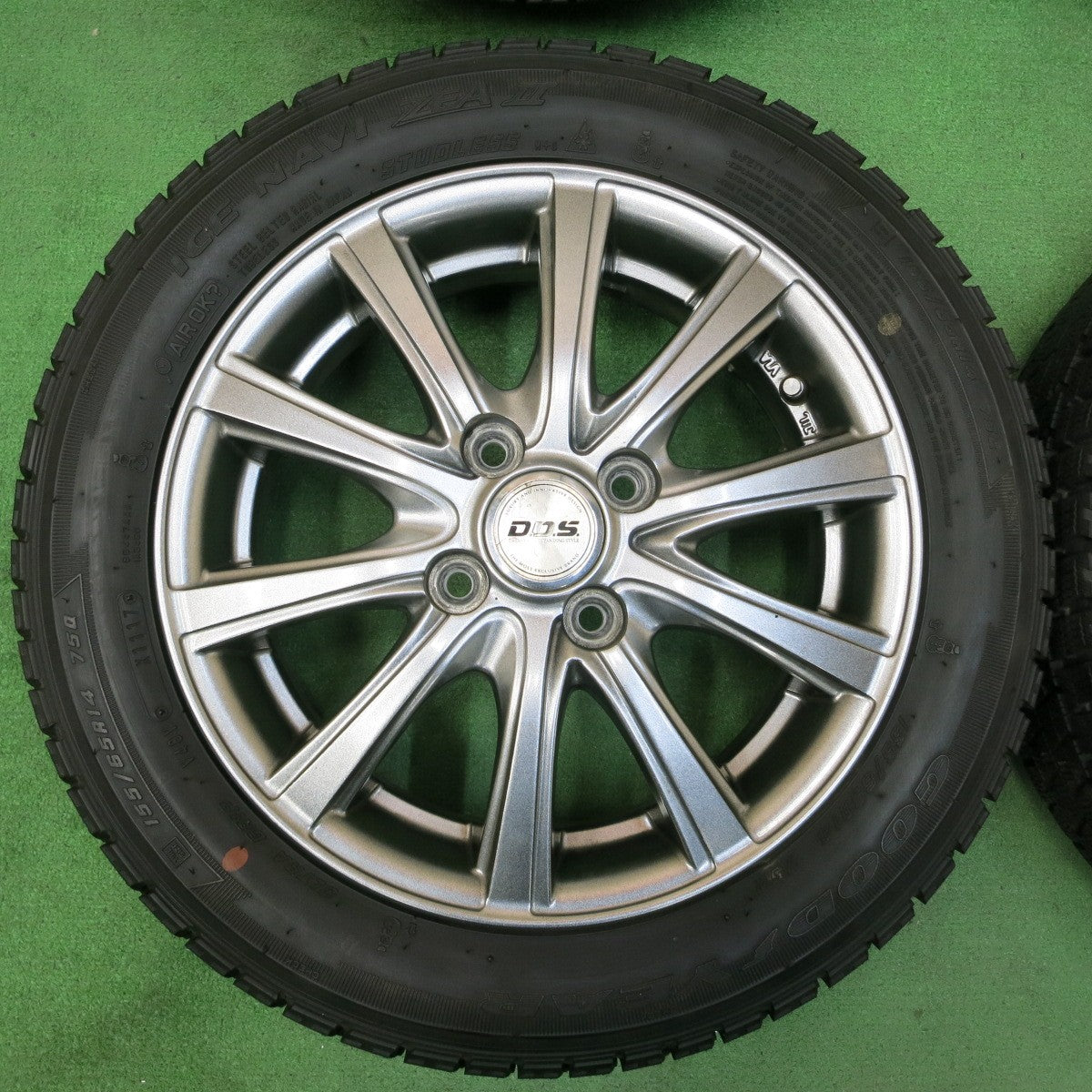 *送料無料* バリ溝！キレイ！9.5分★スタッドレス 155/65R14 グッドイヤー アイスナビ ZEA2 D.O.S. DOS 14インチ PCD100/4H★4041903イス