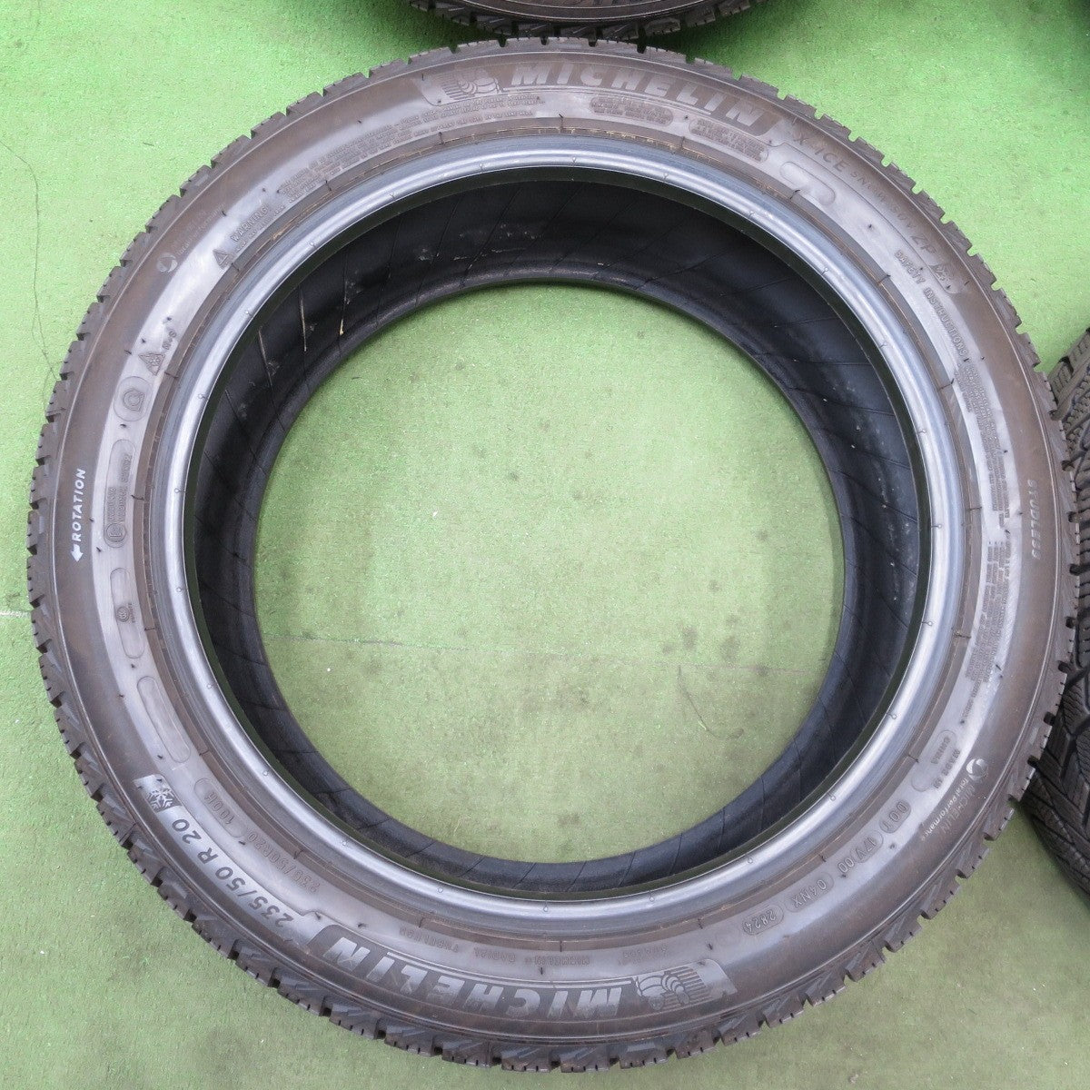 バリ溝！24年！8.5分★スタッドレス 235/50R20 ミシュラン X-ICE SNOW SUV ZP タイヤ 20インチ レクサス NX 等★6030701NGスタ