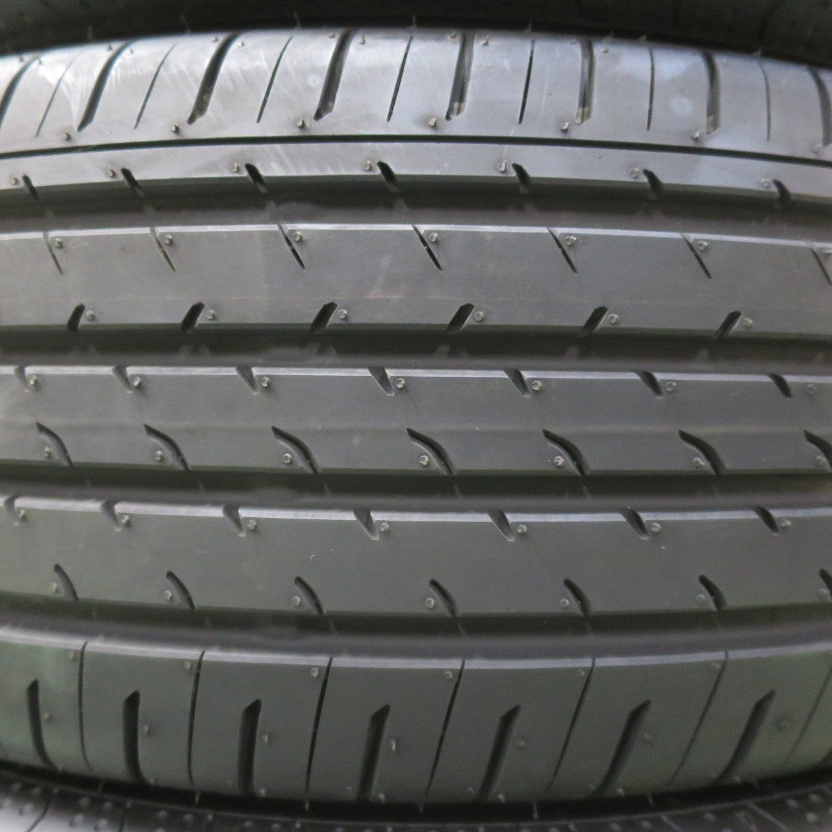 新車外し！25年★225/65R17 ヨコハマ アドバン V03 タイヤ 17インチ 40系 アルファード RAV4 ハリアー CX-5 エクストレイル 等★6011710イノタ