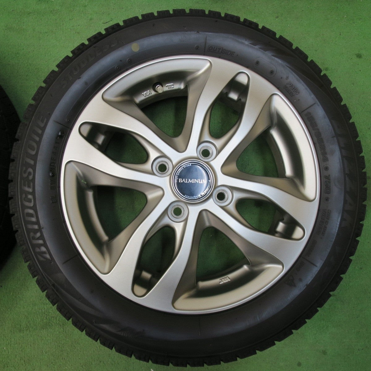 バリ溝！キレイ！8.5分★スタッドレス 155/65R14 ブリヂストン ブリザック VRX BALMINUM バルミナ 14インチ PCD100/4H★5021105イス