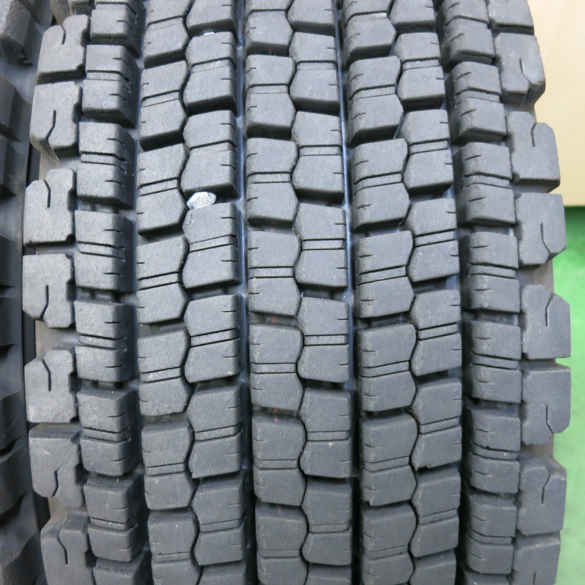 バリ溝！24年！9分！2本★トラック タイヤ 245/70R19.5 136/134J スタッドレス ブリヂストン W900 19.5インチ★5070408SYスタ