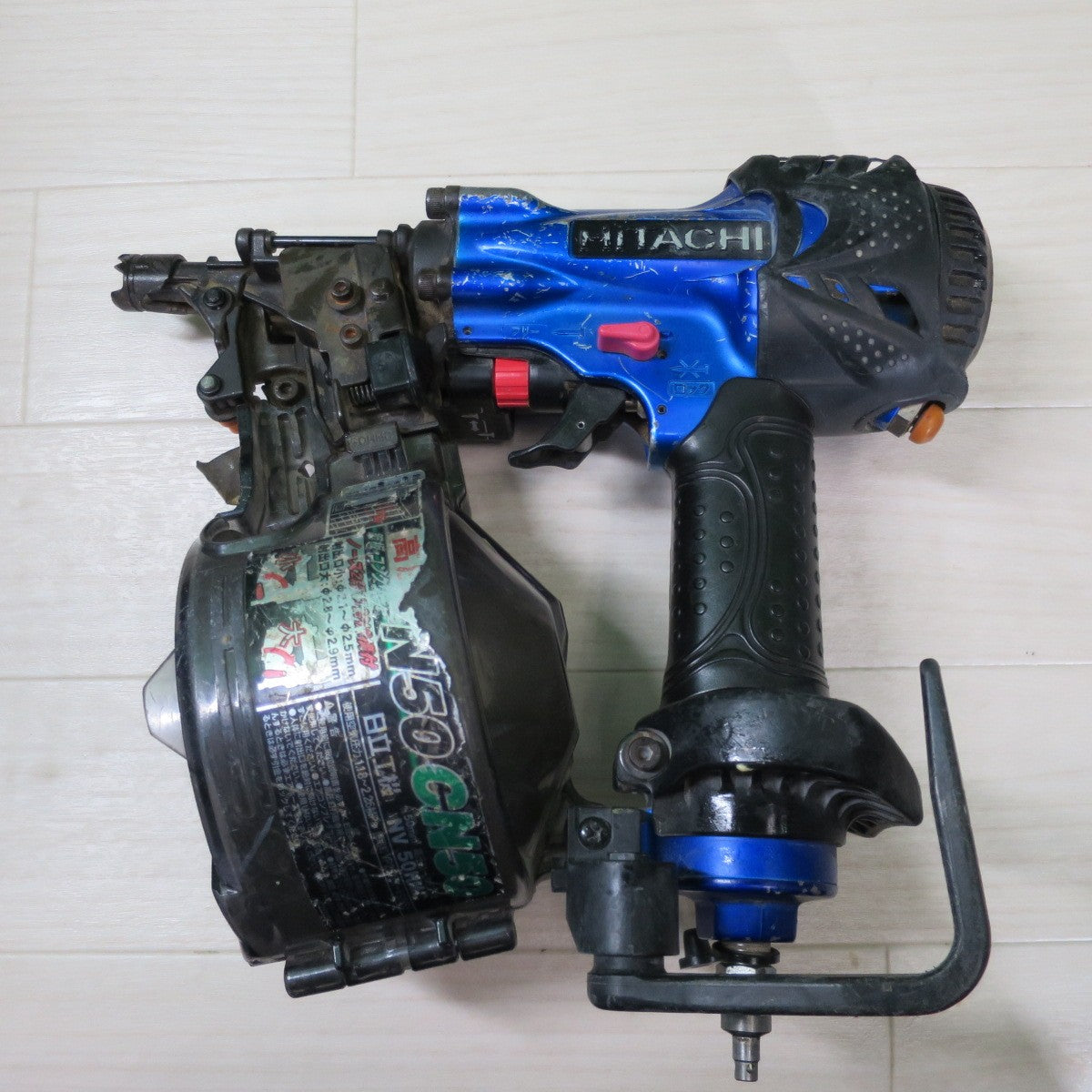 [送料無料] ☆日立工機 50mm 高圧 ロール 釘打機 NV50HMC ケース付き 釘打ち機 HITACHI エア 工具☆