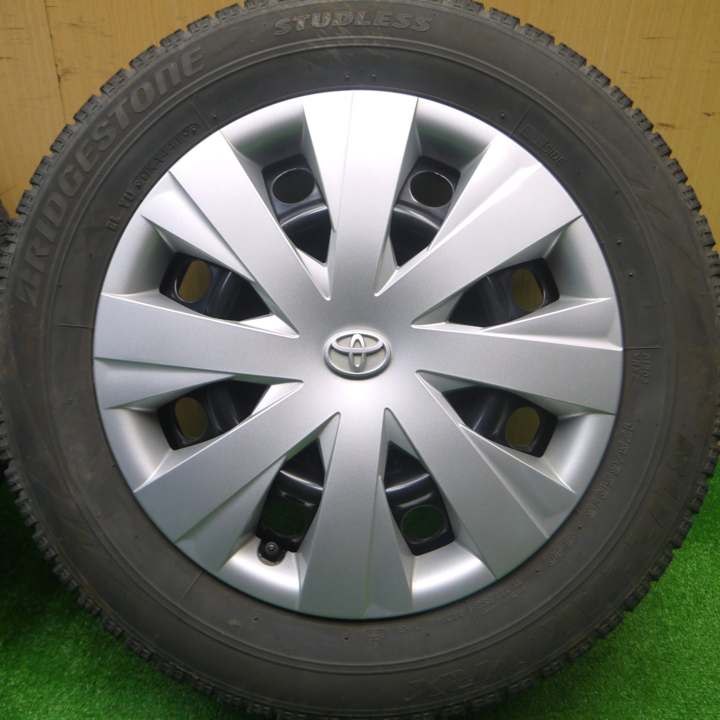 *送料無料* 4本価格★トヨタ 160系 カローラ フィールダー 純正 スチール 175/65R15 スタッドレス ブリヂストン ブリザック VRX PCD100/4H★4082807Hス