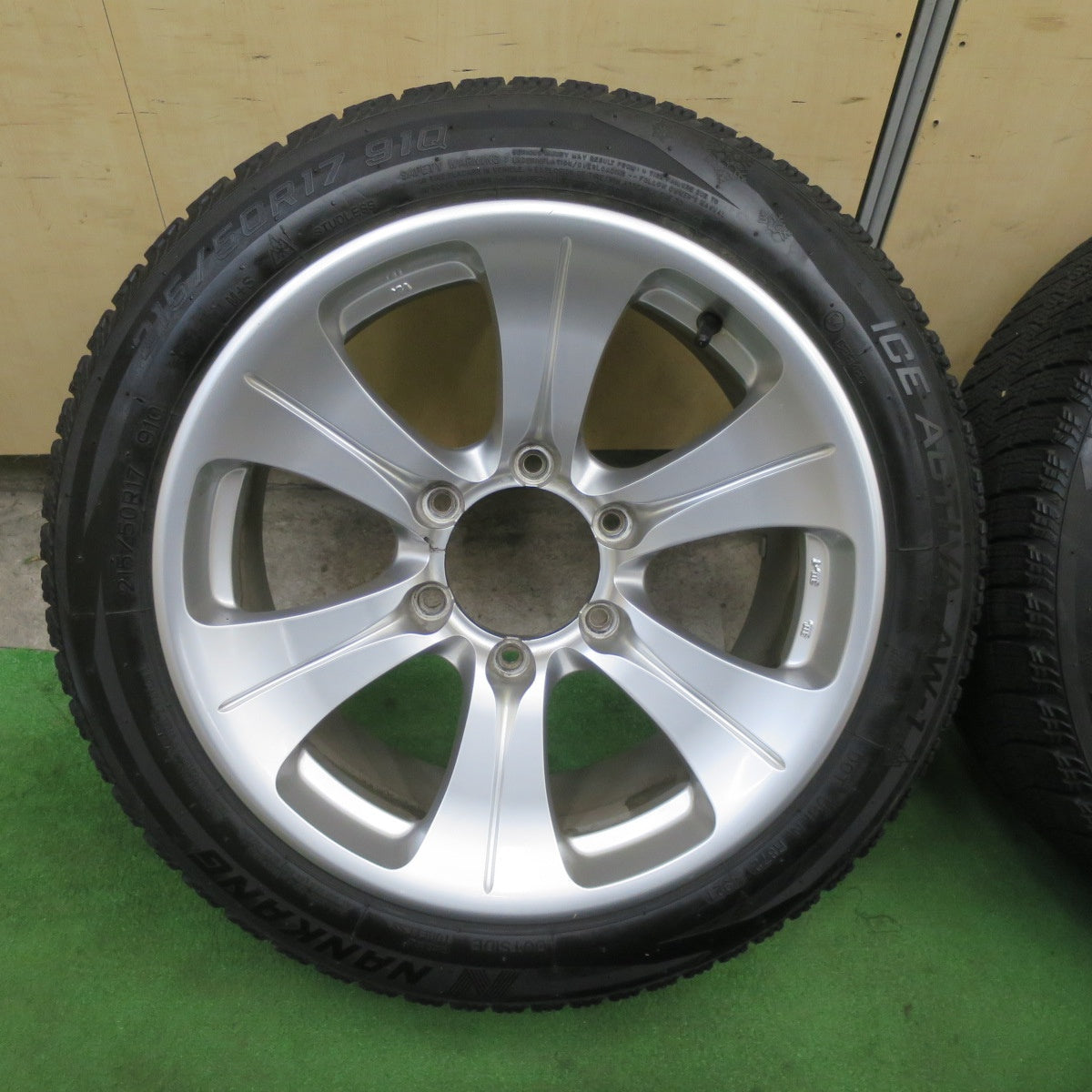 バリ溝！キレイ！8.5分★スタッドレス 215/50R17 ナンカン アイス アクティバ AW-1 MUD BAHN XR-6 マッドバーン 社外 アルミ 17インチ PCD139.7/6H★6042805TTス