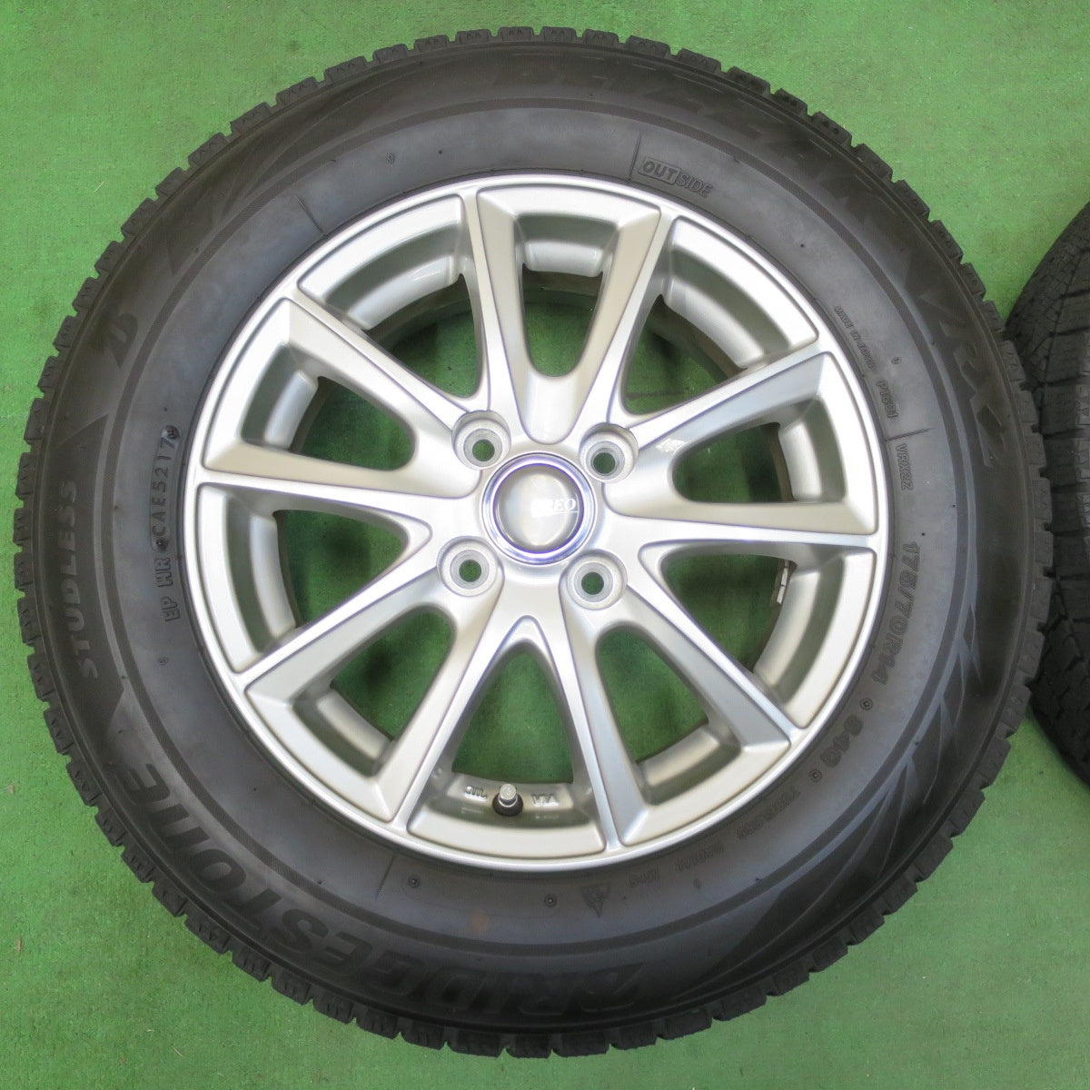 [送料無料] キレイ★スタッドレス 175/70R14 ブリヂストン ブリザック VRX2 PREO プレオ 14インチ PCD100/4H★4110813イス