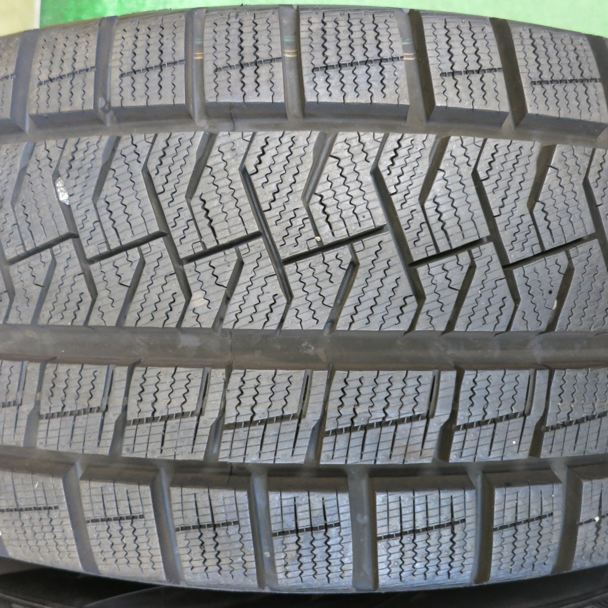 バリ溝！キレイ！9.5分以上◎スタッドレス 215/50R17 ピレリ アイスアシンメトリコ SCHNEIDER MiD シュナイダー 17インチ PCD114.3/5H◎6091204HAス