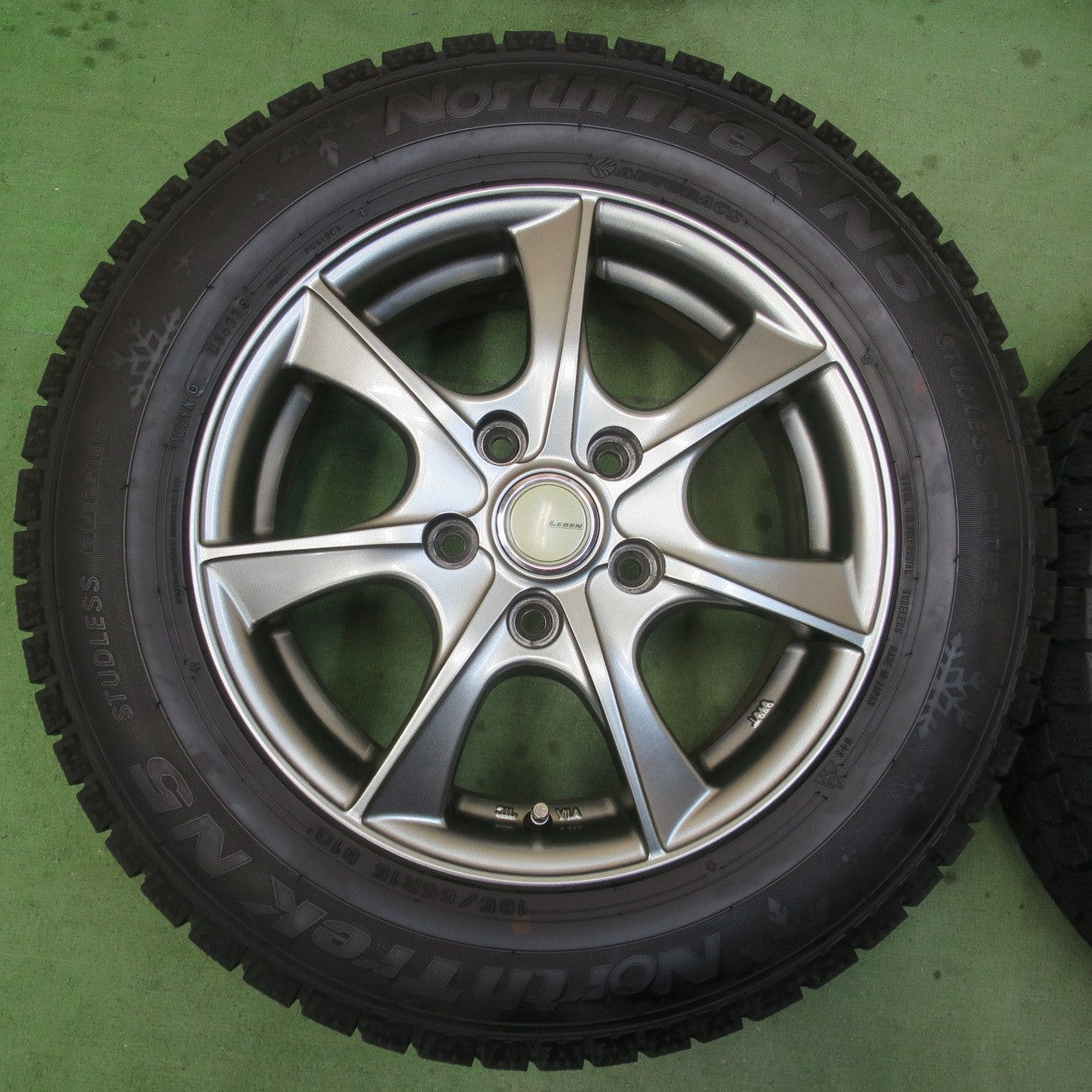 バリ溝！22年！キレイ！9分★スタッドレス 195/65R15 オートバックス ノーストレック N5 LEBEN レーベン 15インチ PCD114.3/5H★6020508イス