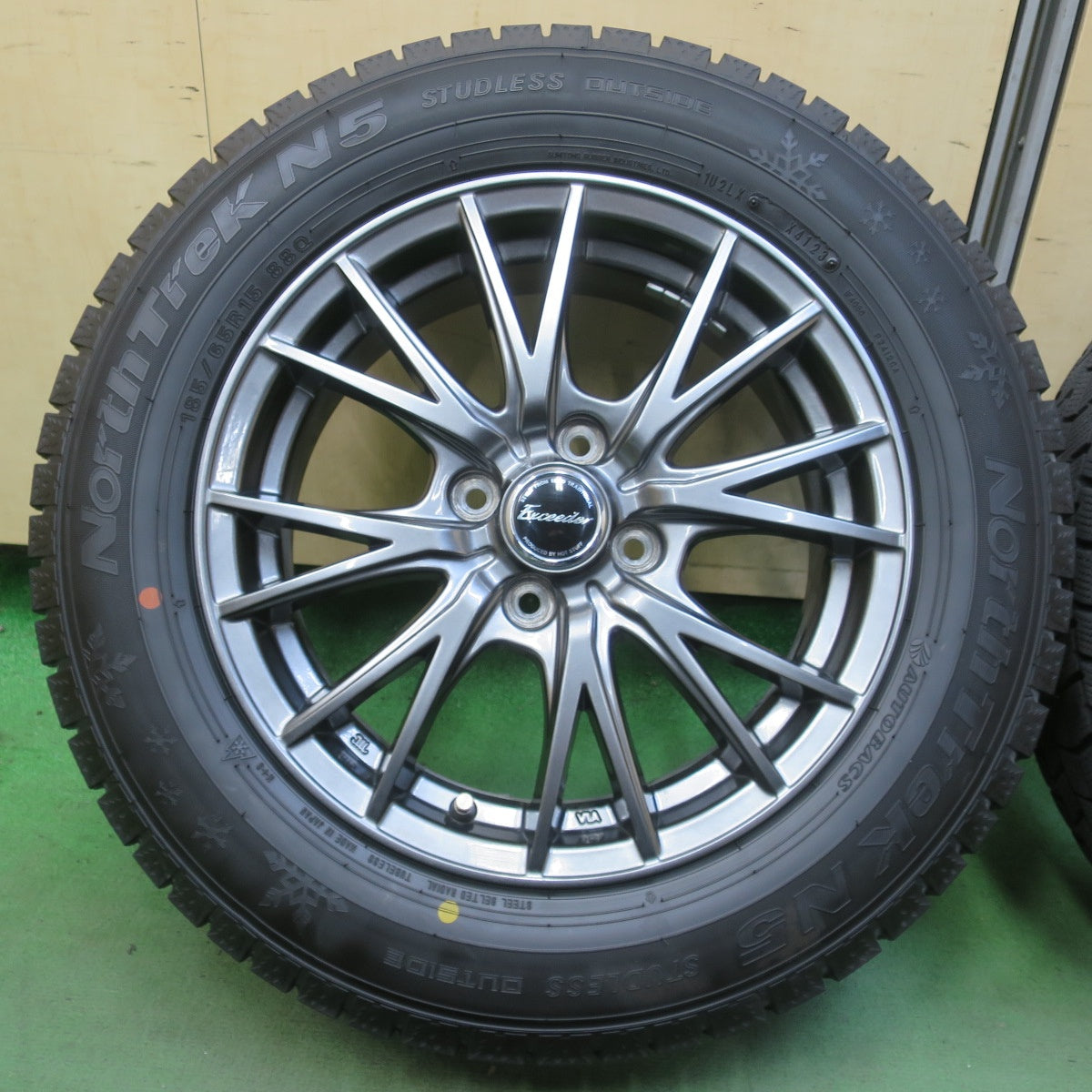 バリ溝！23年！キレイ！9.5分◎スタッドレス 185/65R15 オートバックス ノーストレック N5 Exceeder エクシーダー 15インチ PCD100/4H◎6070104イス