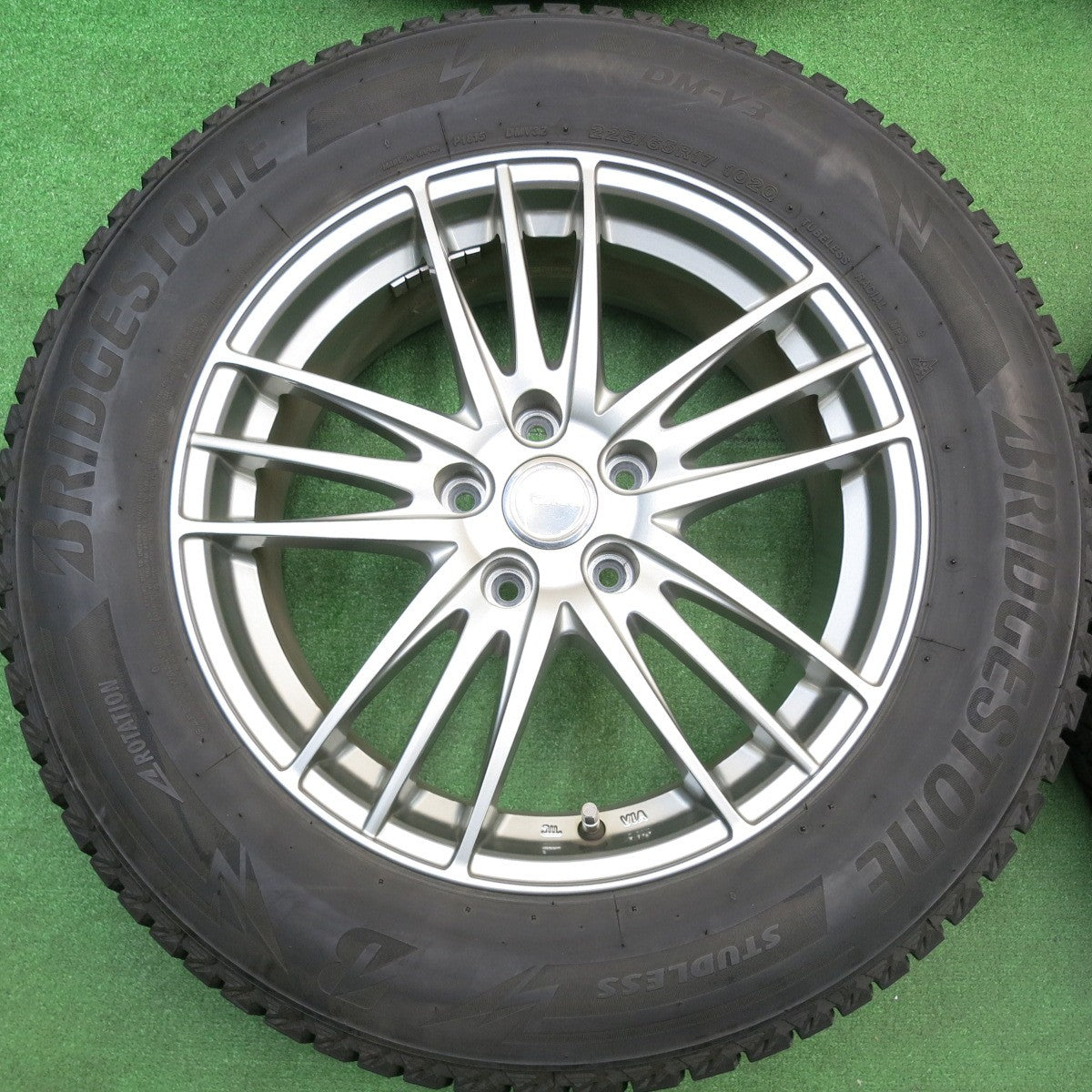 バリ溝！21年！キレイ！9分★スタッドレス 225/65R17 ブリヂストン ブリザック DM-V3 ECO FORME エコフォルム 17インチ PCD114.3/5H★5120405HAス