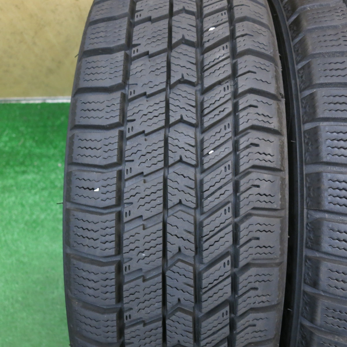 バリ溝！24年！9分◎スタッドレス 155/65R14 グッドイヤー アイスナビ8 タイヤ 14インチ 軽自動車 N-BOX スペーシア タント 等◎6092107KKスタ