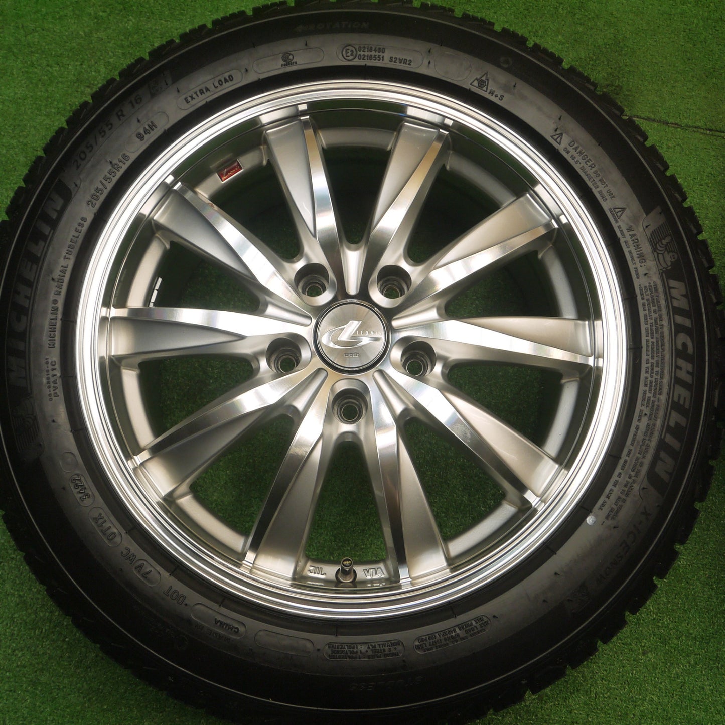 [送料無料] タイヤほぼ未使用！22年！キレイ★スタッドレス LEONIS CX 205/55R16 ミシュラン X-ICE SNOW レオニス PCD114.3/5H★4091702Hス